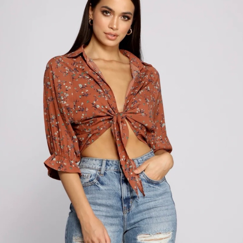 Windsor Floral Crop Top $3 if bundled with 2 more items